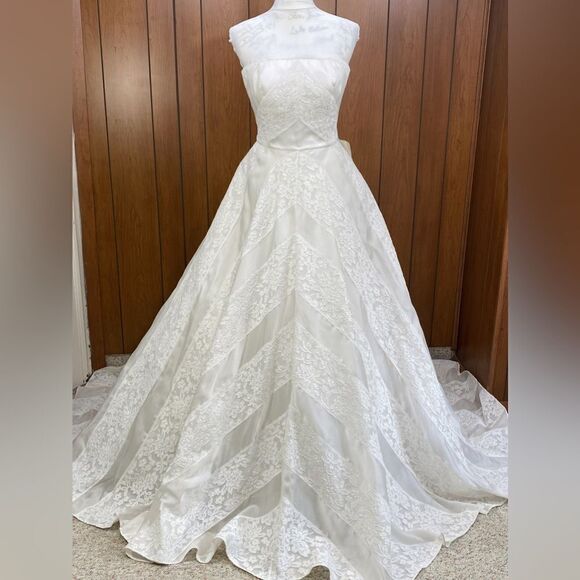 Carolina Herrera Bridal Hudson Lace Overlay Open-Back Silk Ballgown size 8 - Picture 2 of 12